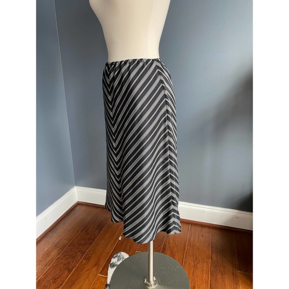 NY & Co navy/gray shimmery striped slip skirt, XS - Picture 6 of 8